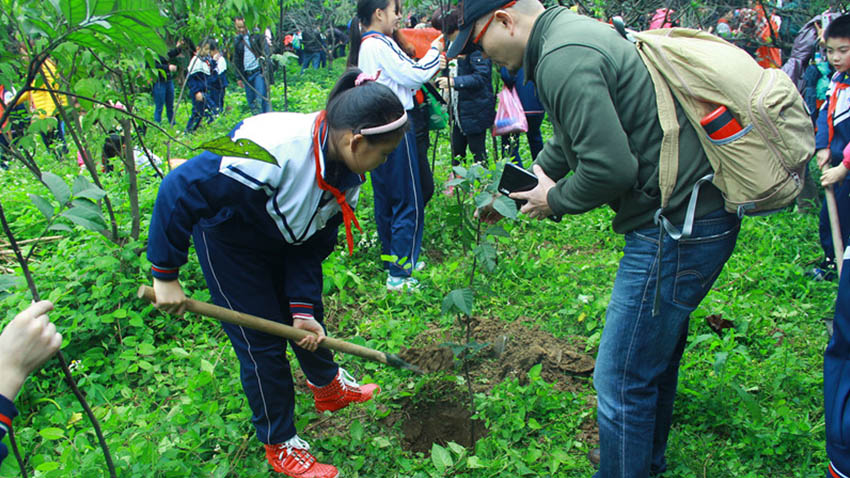 播種植樹-呵護生命成長