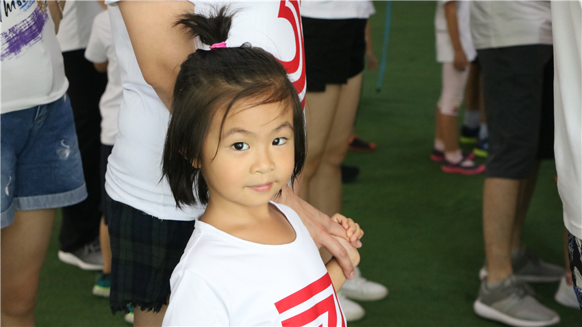 育才幼兒園大手拉小手親子活動(dòng)