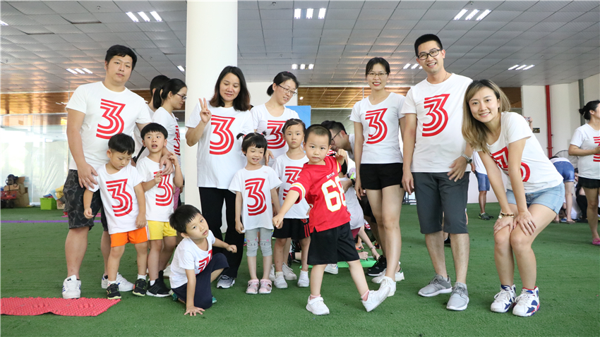 育才幼兒園大手拉小手親子活動(dòng)