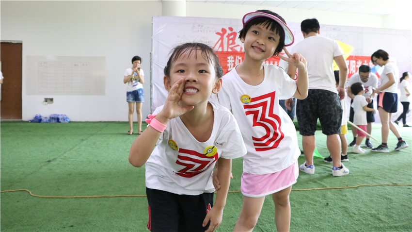 育才幼兒園大手拉小手親子活動(dòng)