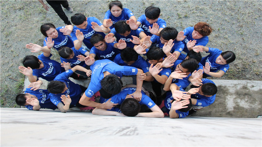 廣州市唯登公司于金水臺(tái)溫泉度假村舉辦體驗(yàn)式拓展培訓(xùn)活動(dòng)