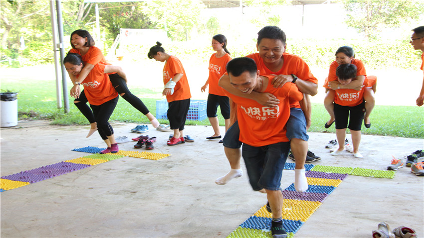 廣州萬固壓縮機(jī)有限公司舉辦“勇創(chuàng)新，贏未來”拓展訓(xùn)練營