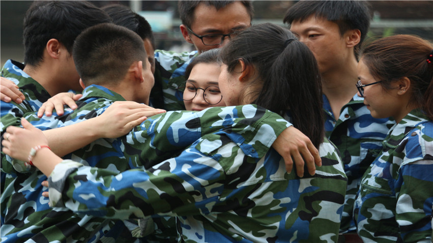 廣州湘源信息科技有限公司素質(zhì)拓展訓(xùn)練營