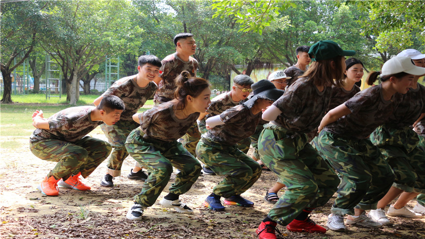 廣州市紅棉國際時(shí)裝城NO.1服飾舉辦兩天拓展訓(xùn)練活動