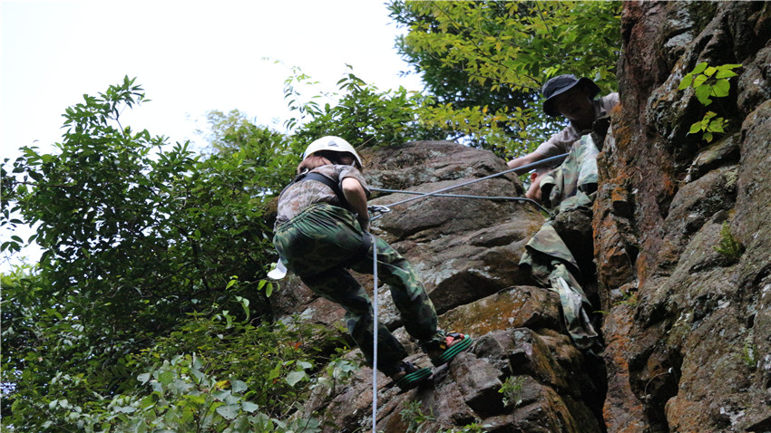廣州市紅棉國際時(shí)裝城NO.1服飾舉辦兩天拓展訓(xùn)練活動