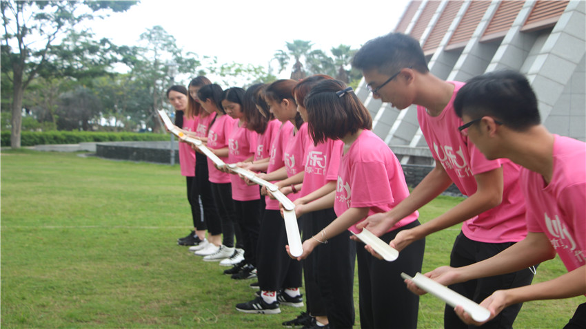 童心教育巽寮灣拓展訓(xùn)練基地團隊拓展活動取得圓滿成功