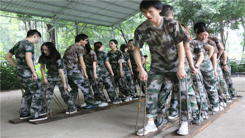 曉直播教育拓展訓(xùn)練活動(dòng)取得圓滿成功