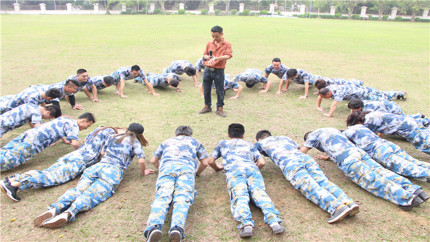 一加地產(chǎn)江門色色環(huán)球影城基地團隊拓展訓(xùn)練順利進行