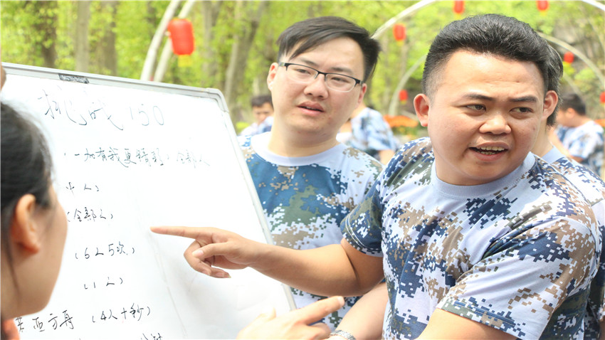 一加地產(chǎn)江門色色環(huán)球影城基地團隊拓展訓練順利進行