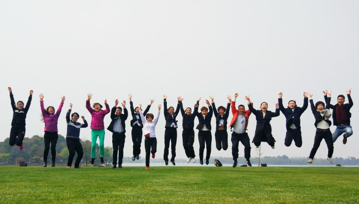 互聯(lián)網(wǎng)企業(yè)員工離心離德？交給拓展訓(xùn)練來一場心靈之旅