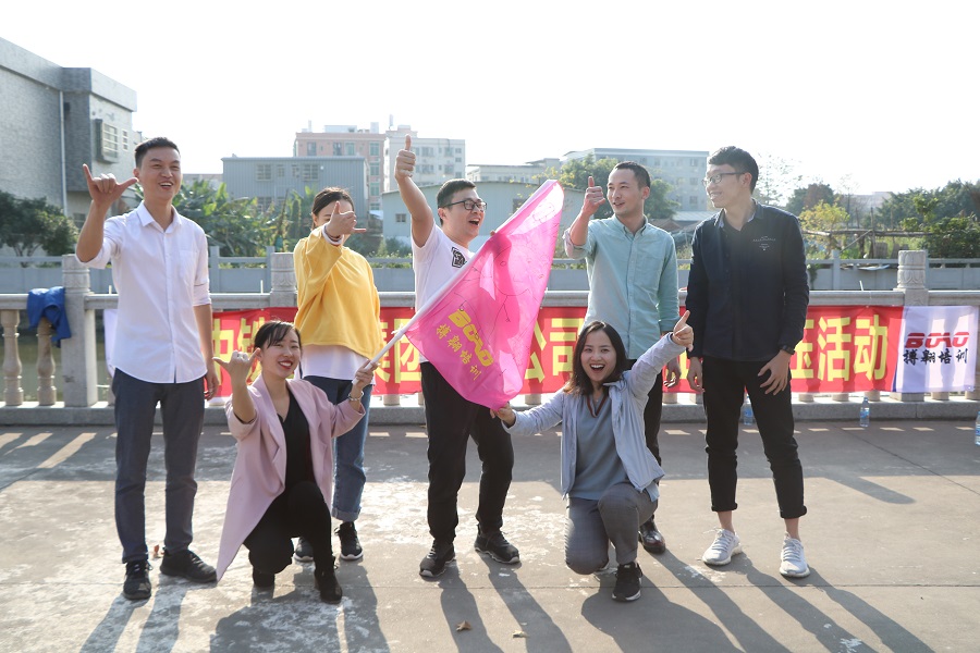 中國鐵建聯(lián)手搏翱，在大嶺村開展奔跑戶外拓展訓(xùn)練