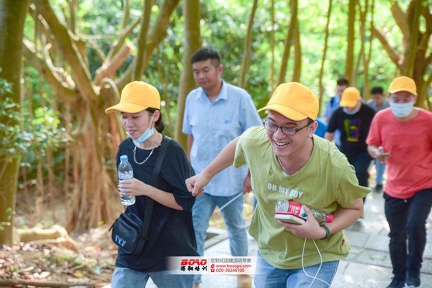 追夢佛開，用汗水澆灌收獲，以實(shí)干篤定前行