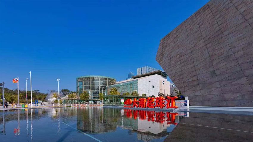 追夢(mèng)佛開(kāi)，用汗水澆灌收獲，以實(shí)干篤定前行